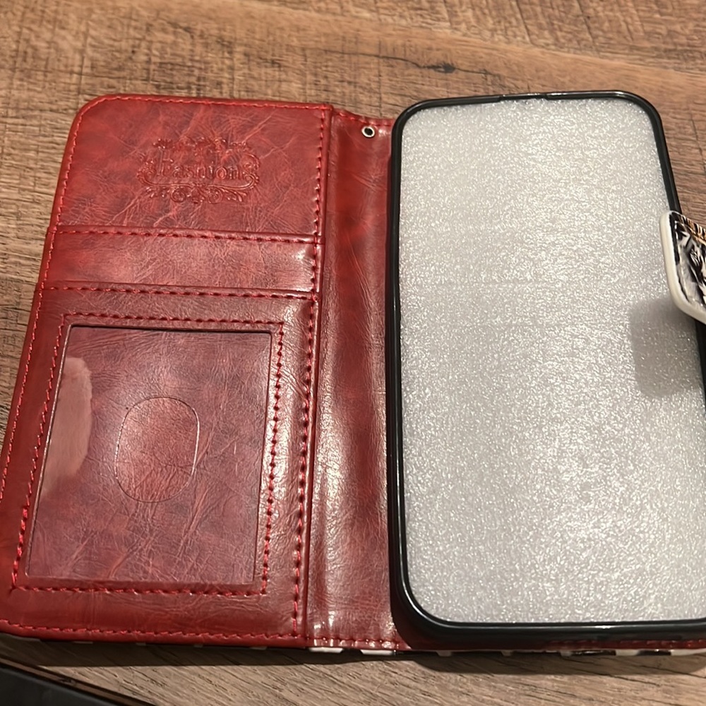 iPhone 13 Pro case - Picture 3 of 3